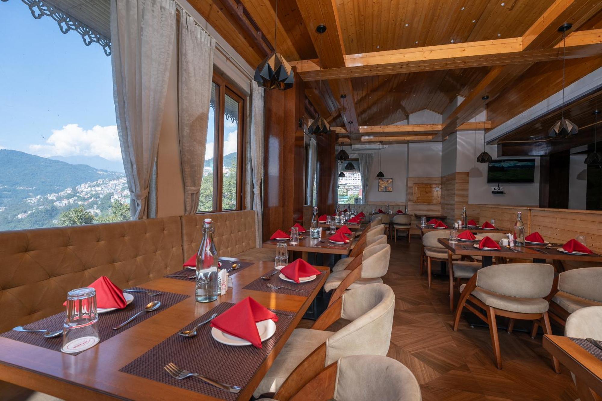 Summit Alpine Abode Hotel 5 Mins From Mg Marg Gangtok Exterior foto